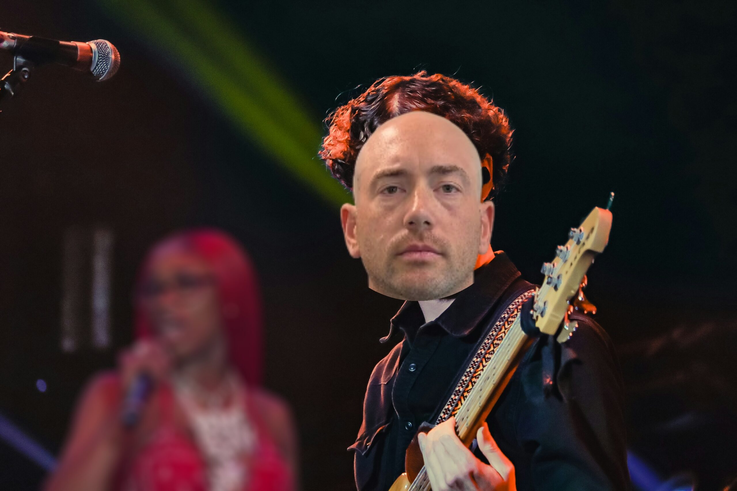 Marco MacLeod performing alongside Sexxy Red
